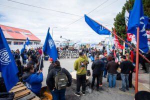 Masiva protesta de gremios en el Puerto de Ushuaia: “el puerto es de los fueguinos”