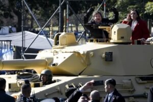 Guerra y Paz: la Argentina, entre Medio Oriente y Malvinas