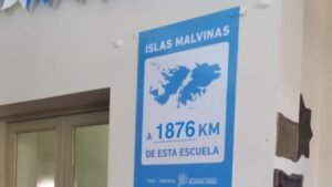 Malvinas en las Escuelas: Taiana propone señalización en todos los establecimientos del país